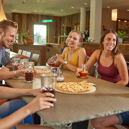 فندق إكسبلورير زيلرتال 3*