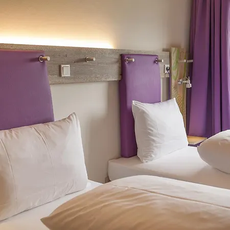 إكسبلورير زيلرتال 3* كالتنباش